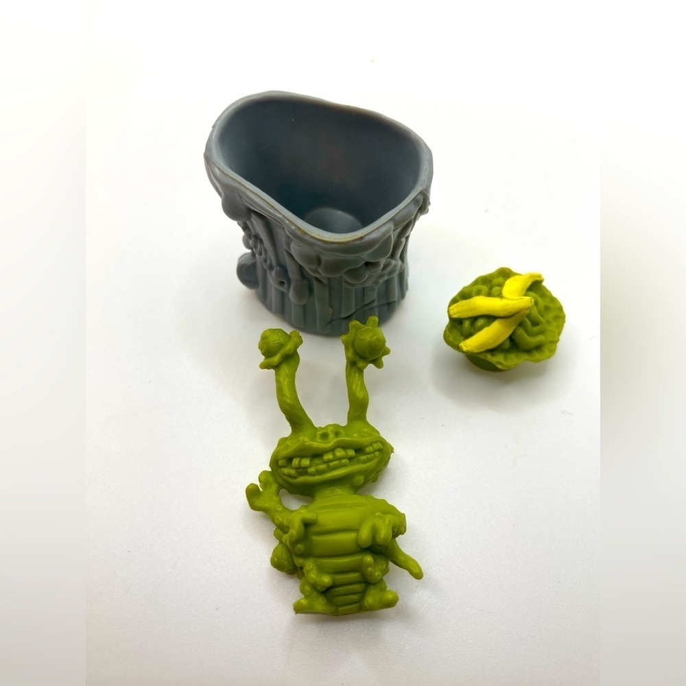 Vtg 90s TMNT Joe Eyeball Mini Sidekick Figure w Muckpack & Skullcap x3 pieces